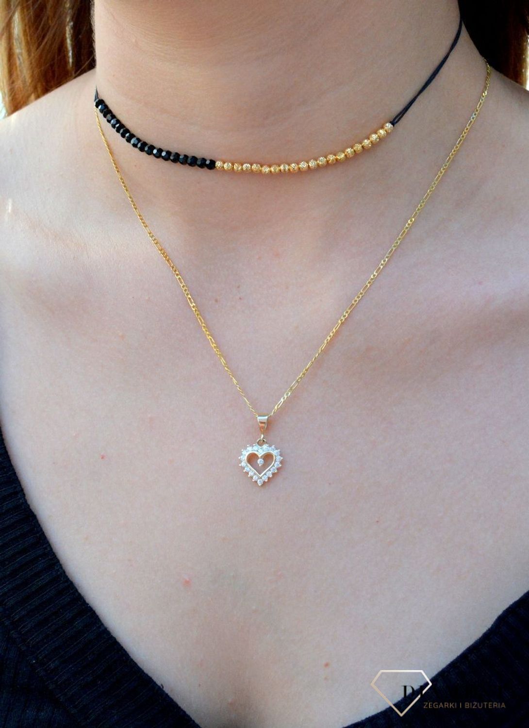 Złota zawieszka 333 serce z cyrkonią ZA 4651 333. Romantyczny wzór, który nada uroku oraz kobiecości każdej stylizacji. Wyjątkowy wisiorek o ponadczasowym motywie zachwyca estetyczną formą wykonania.jpg